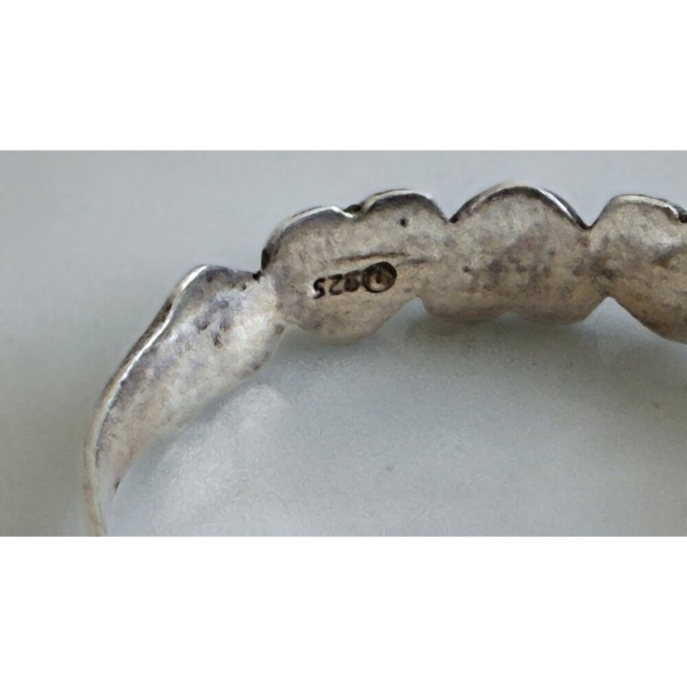 Vintage 90s Hearts Band Ring Dainty 925 Sterlling Silver Size 8 3/4 - Picture 6 of 10